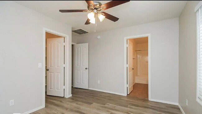 Building Photo - 42275 W Bunker Dr