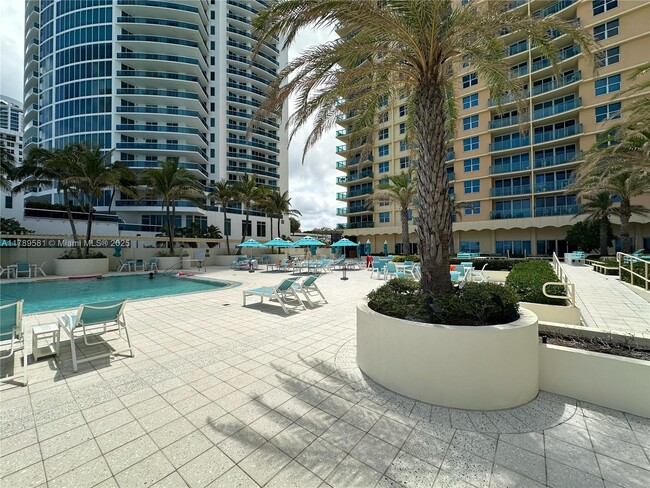 Building Photo - 2501 S Ocean Dr