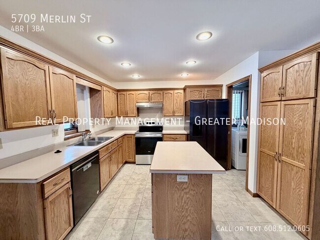 Building Photo - 5709 Merlin St