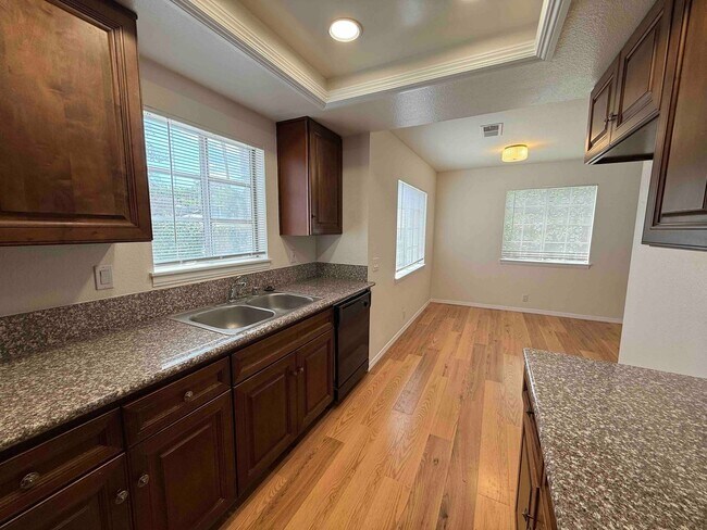 Building Photo - Gated Community - Updated Harbor City Townhome - 3 bed / 2.5 bath