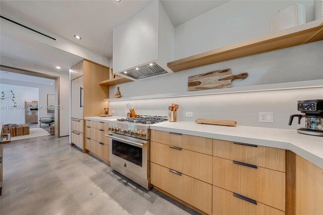 Building Photo - 1000 NW 9th Ct