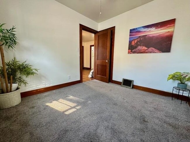 Building Photo - 2 bed, 1 bath home for rent in Waterloo