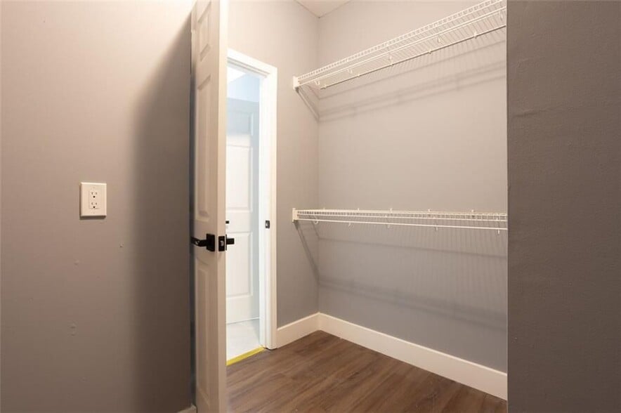 Building Photo - 4871 Pinnacle Dr