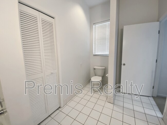 Building Photo - 642 Weathersfield Dr