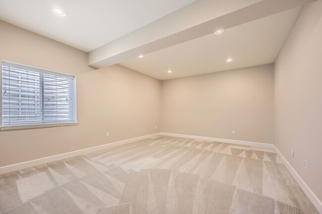 Building Photo - 4 Bed/4Bath Ranch-style home in the sought-after Meadow Mountain Villas community of southwest Lo...