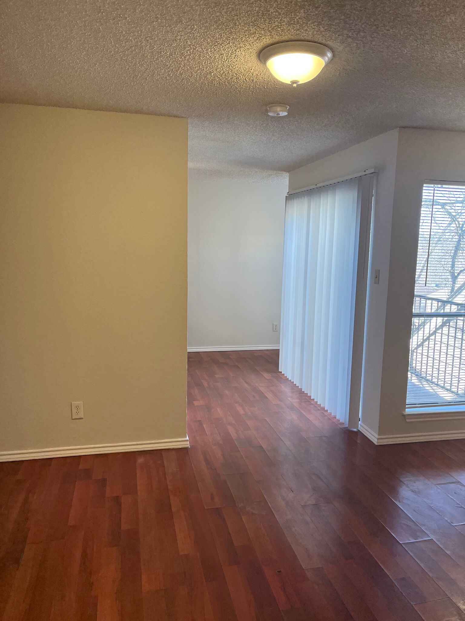 Building Photo - 9809 Walnut St