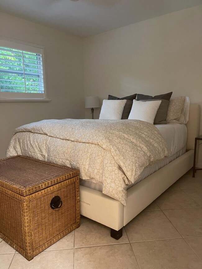 Building Photo - 1202 Palm Trail