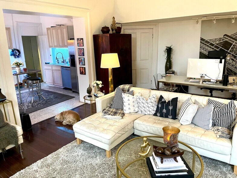 Building Photo - 24 E Eager St