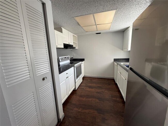 Building Photo - 621 99th Ave N