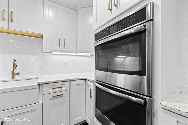 Building Photo - 1112 E Burnett Ave