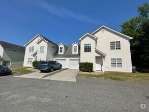 Building Photo - Must see this 4 bedroom 2.5 bath townhouse...