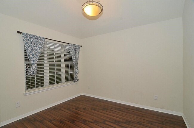 Building Photo - 11306 Overland Trail Dr