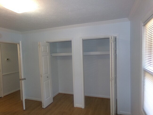 Building Photo - 406 75th Ave N