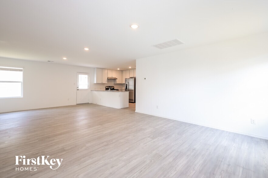 Building Photo - 6623 Scarecrow Wy