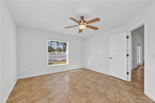 Building Photo - 1855 17th Ave SW