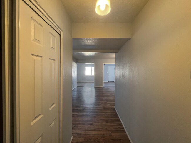 Building Photo - 12509 Nambe Ave NE