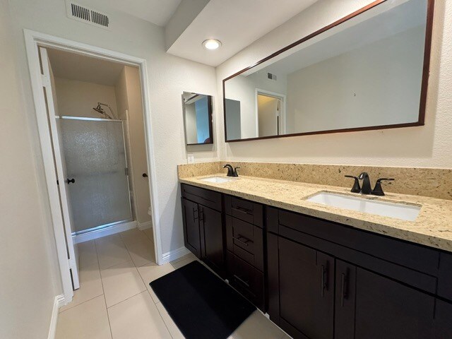 Building Photo - 670 Kumquat Way