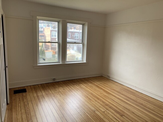 Building Photo - Great Morningside Row House with Front Porch!