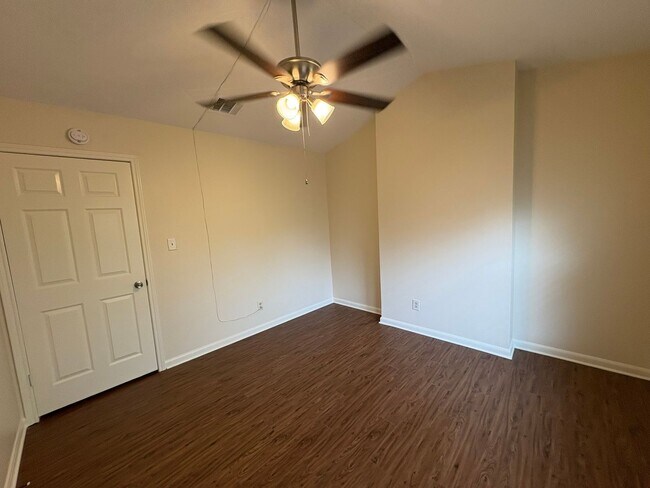 Building Photo - Dorian Properties2 (1504 Cinnamon Path)