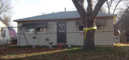 Building Photo - Two-Bedroom, One Bath House