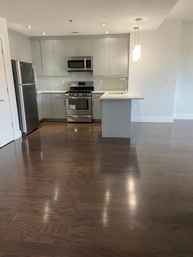 Building Photo - 407 56th St