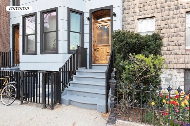 Building Photo - 642 Leonard St