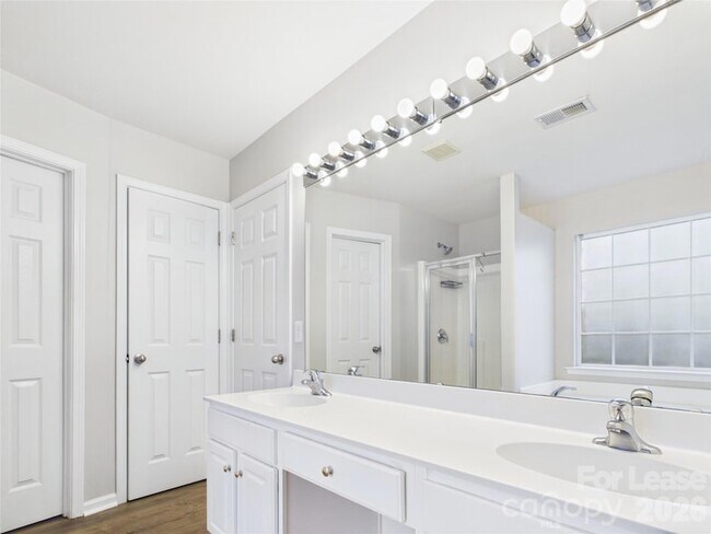 Building Photo - 2204 Arbor Vista Dr