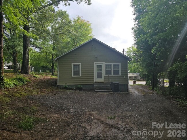 Building Photo - 508 S Laurel St