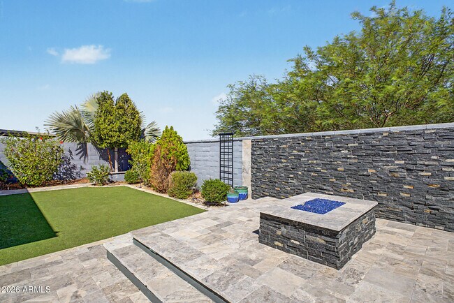 Building Photo - 20523 W Rosewood Ln