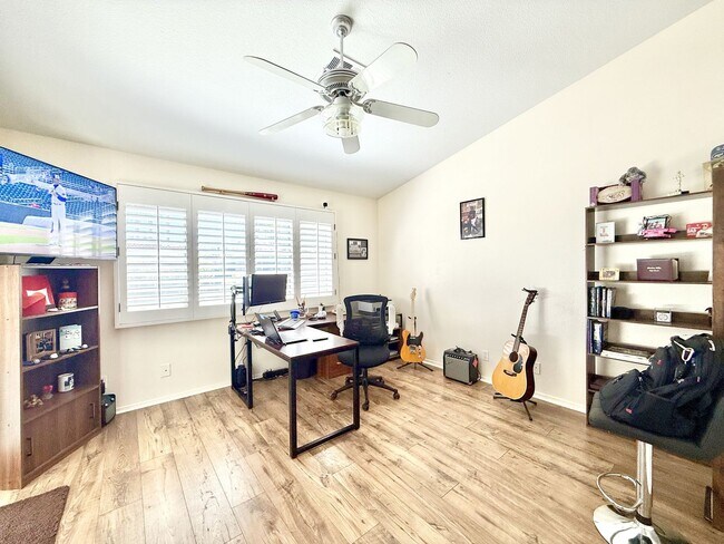 Building Photo - AVAILABLE NOW!! GORGEOUS 2 BEDROOM 2 BATHROOM Home in Palm Desert!