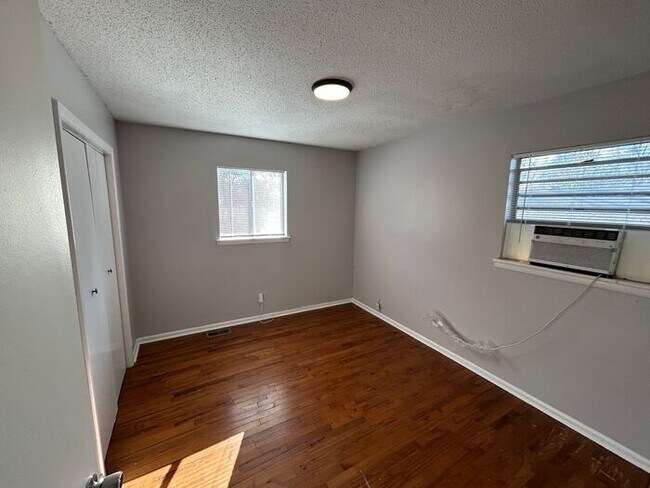 Building Photo - 4105 Jefferson Ave SW