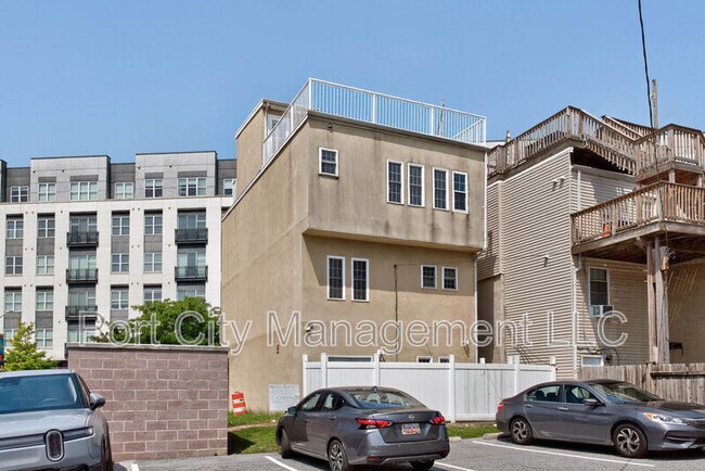 Building Photo - 1125 Race St