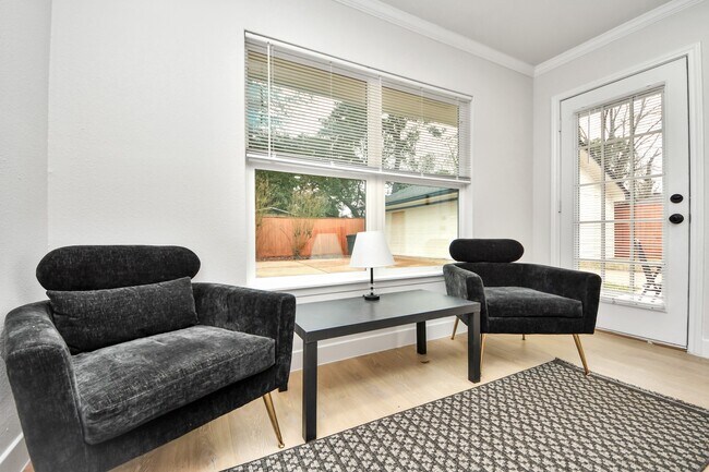 Building Photo - 10003 Briarwild Ln