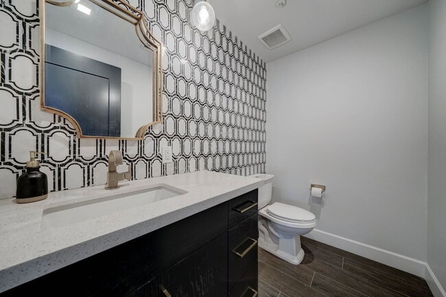 Building Photo - 504 E Roosevelt St