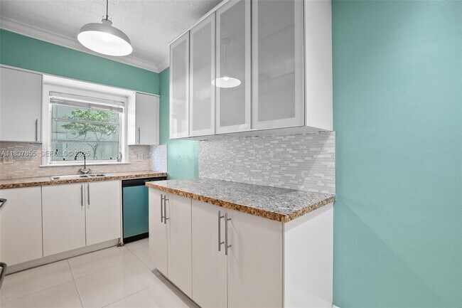 Building Photo - 2200 S Ocean Dr