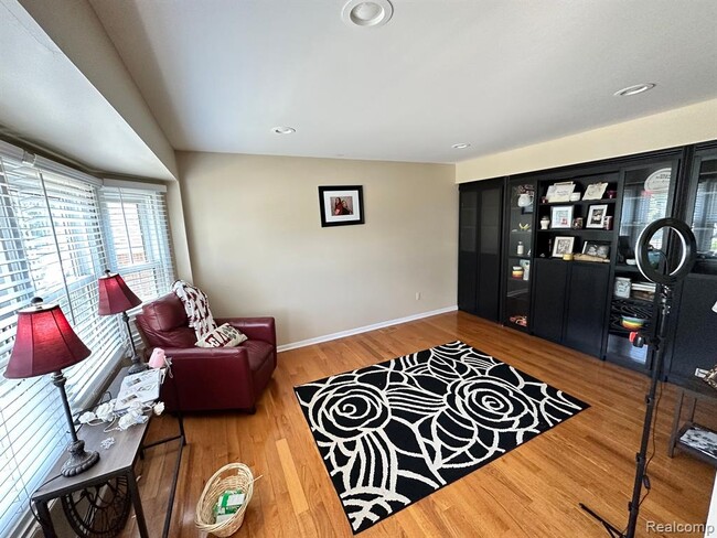 Building Photo - 3008 Primrose Dr