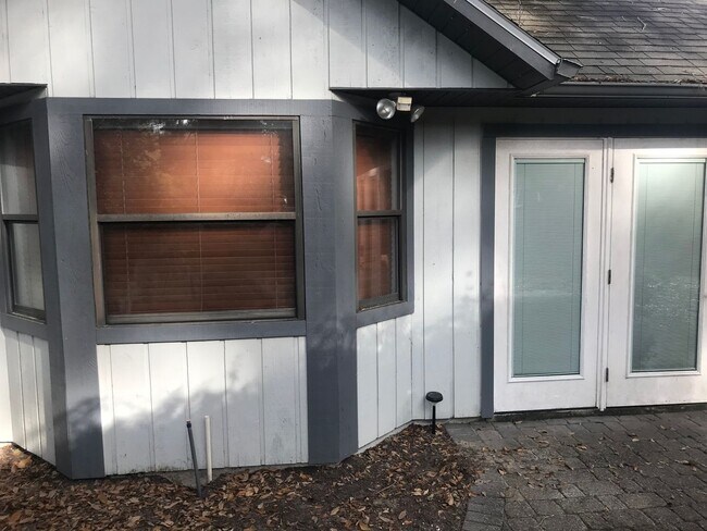 Building Photo - Beautifully Renovated Home in The Reserve!