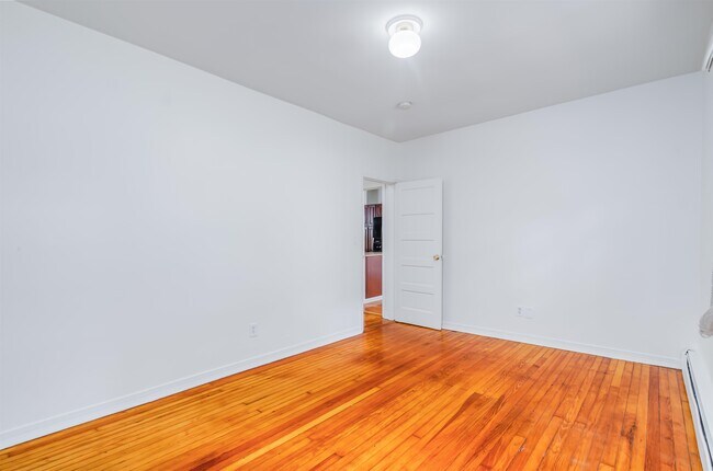 Building Photo - 144 Teaneck Rd