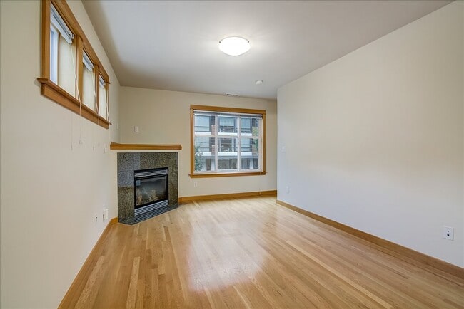 Building Photo - 844 NE 66th St