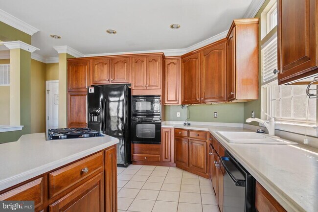 Building Photo - Spacious 4-Bedroom Home with Lake Views & Finished Basement