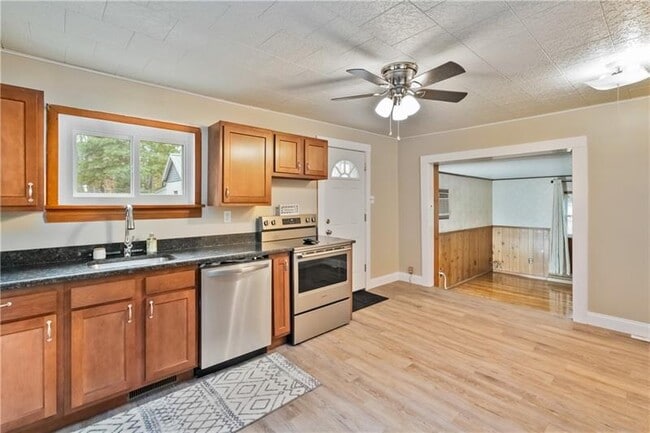 Building Photo - 127 Magill Rd