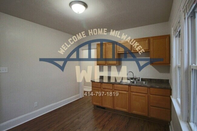 Building Photo - 221 W Ring St