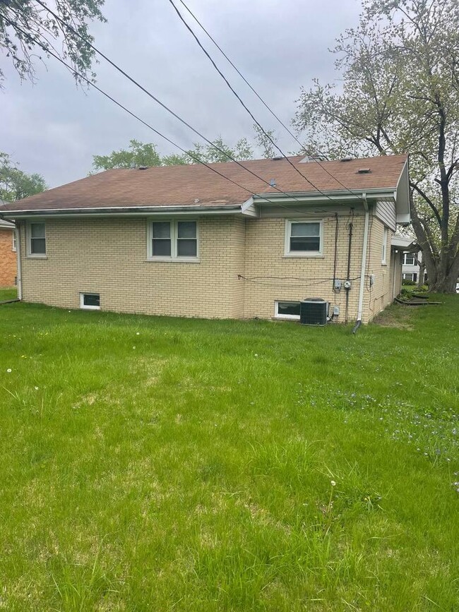 Building Photo - 22508 Lawndale Ave