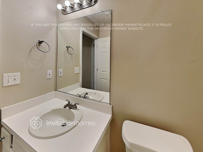 Building Photo - 5881 Newnan Ct