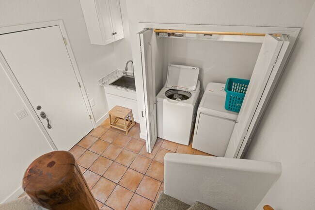 Building Photo - 260 Coffee Pot Dr