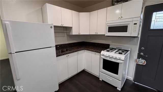 Building Photo - 7922 Lindley Ave