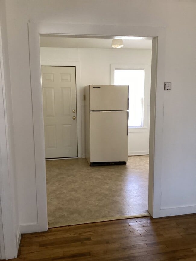Building Photo - Located in Portales!! Cozy 1 bed apartment!