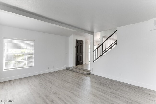 Building Photo - 2819 Briar Knoll Dr