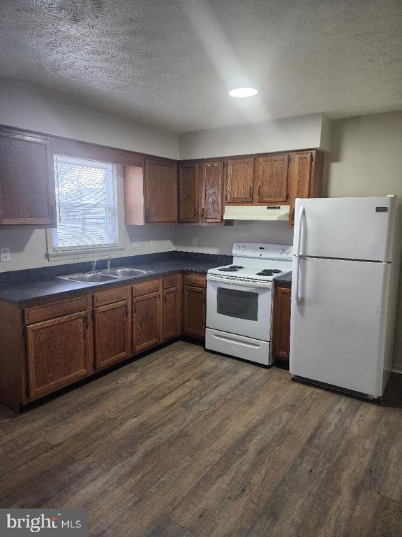 Building Photo - 130 W 13th St