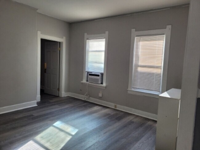 Building Photo - 40212